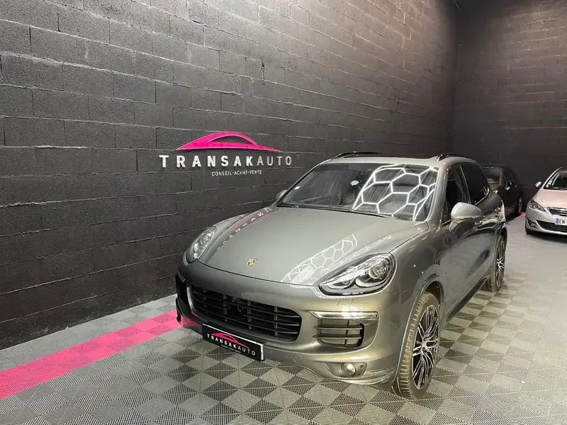 Gris Utilisé 2015 Porsche Cayenne S E-Hybrid SUV | 39 990 € - Image 1/4