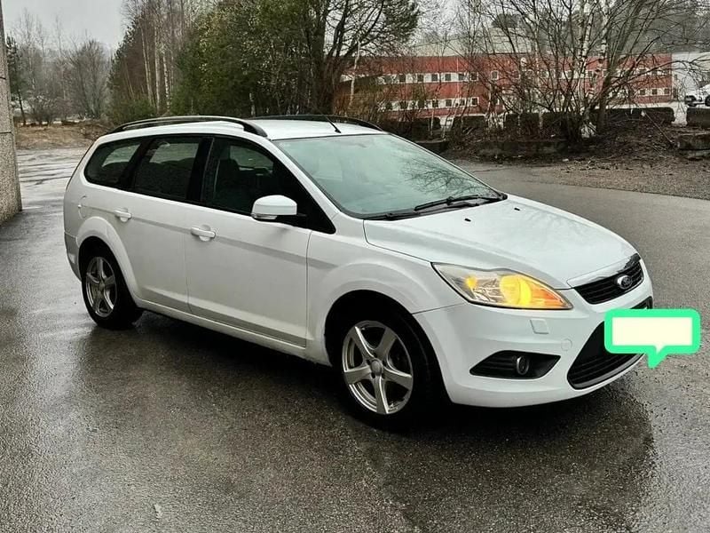 Blanc Utilisé 2010 Ford Focus Trend Berline | 1 799 € (Prix juste) - Image 1/4