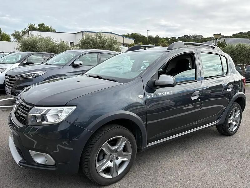 Gris Utilisé 2017 Dacia Sandero Stepway Citadine | 9 800 € (Bon prix) - Image 1/4