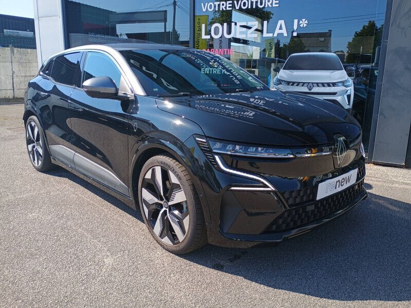 Utilisé 2022 Renault Mégane Techno Berline | 24 090 € (Prix juste) - Image 1/4