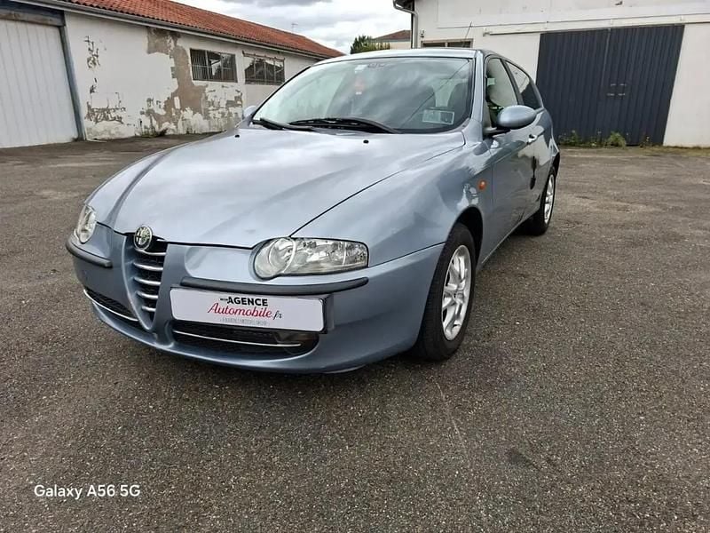 Gris Utilisé 2001 Alfa Romeo 147 Citadine | 4 490 € - Image 1/4