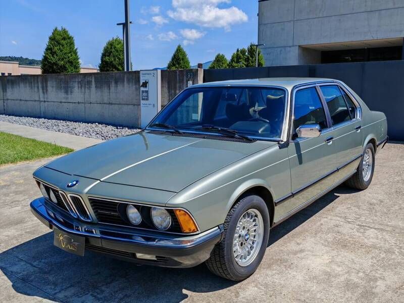 Vert Utilisé 1982 BMW 745 Berline | 22 000 € - Image 1/4