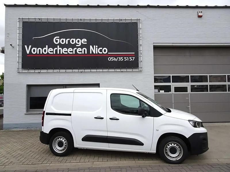Blanc Utilisé 2021 Peugeot Partner Monospace | 16 900 € - Image 1/4