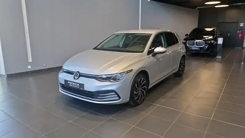 Utilisé 2022 VW Golf VIII Life Berline | 20 990 € (Bon prix) - Image 1/4