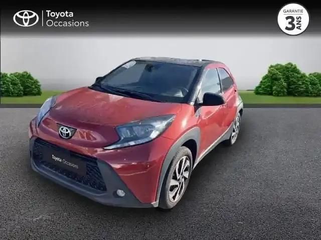 Biton rouge piment premium/toit noir Occasion 2022 Toyota Aygo X Design SUV | 14 980 € (Prix juste) - Image 1/4