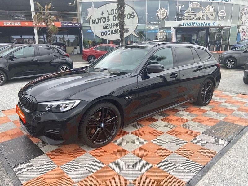 Noir saphir métal Utilisé 2022 BMW 320e M Sport Break | 30 450 € (Prix juste) - Image 1/4