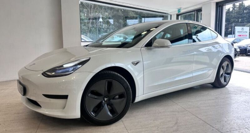 Noir Utilisé 2020 Tesla Model 3 Standard Range Berline | 21 990 € (Prix cher) - Image 1/4