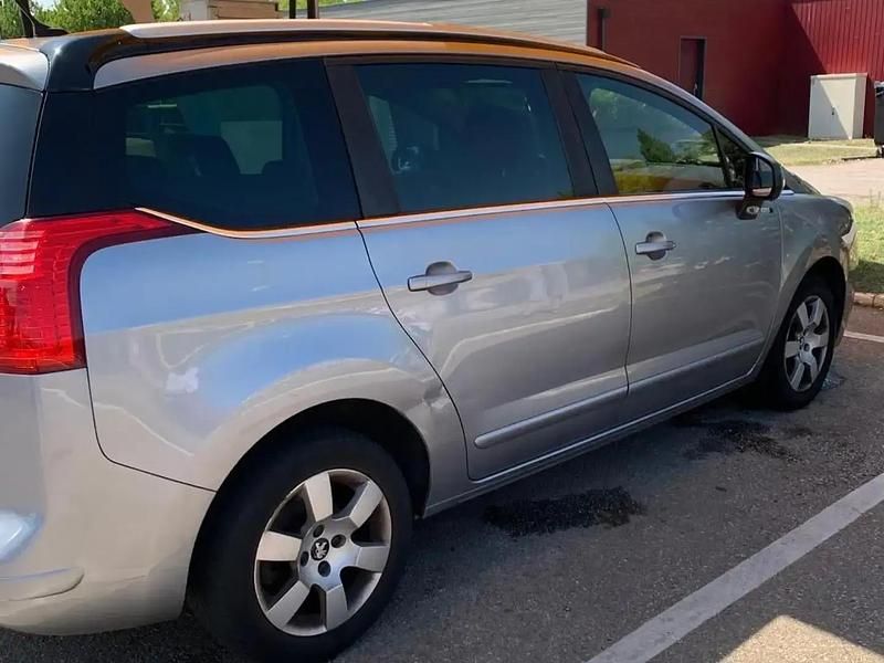 Utilisé 2016 Peugeot 5008 Style Monospace | 9 500 € (Prix juste) - Image 1/4