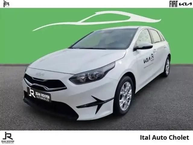 Blanc Utilisé 2024 Kia Ceed Active Berline | 26 490 € (Prix juste) - Image 1/4