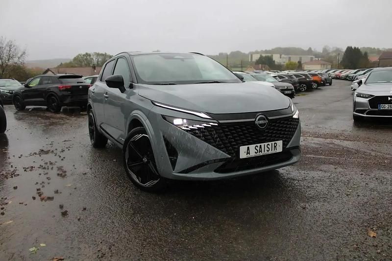 Gris Nouvelle 2025 Nissan Qashqai SUV | 34 990 € (Prix juste) - Image 1/4