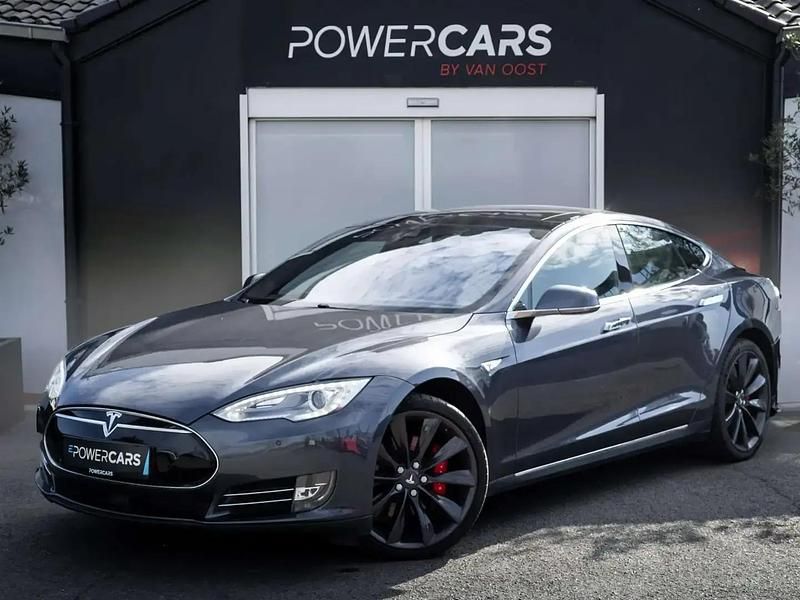 Gris Occasion 2015 Tesla Model S Citadine | 26 950 € (Prix juste) - Image 1/4