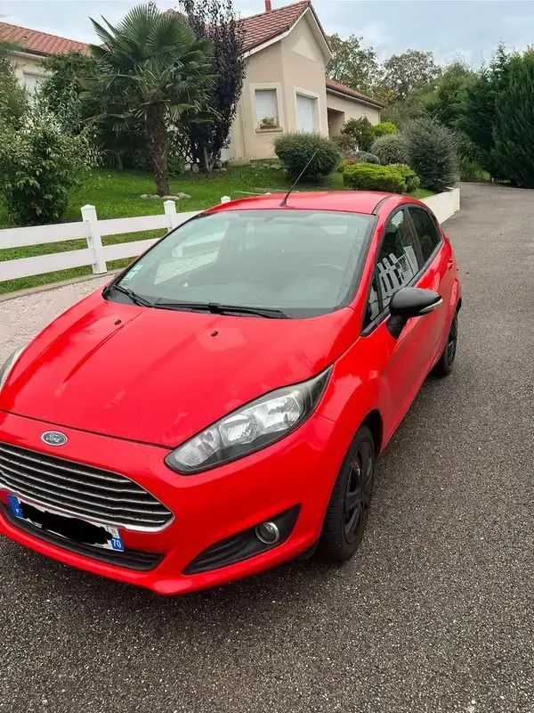 Rouge Utilisé 2014 Ford Fiesta Titanium Citadine | 4 490 € (Prix juste) - Image 1/4