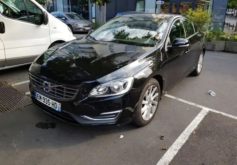 Noir Utilisé 2016 Volvo S60 Summum Berline | 7 990 € - Image 1/4
