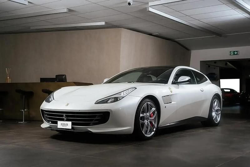 Blanc Utilisé 2017 Ferrari GTC4Lusso Coupé | 189 990 € - Image 1/4