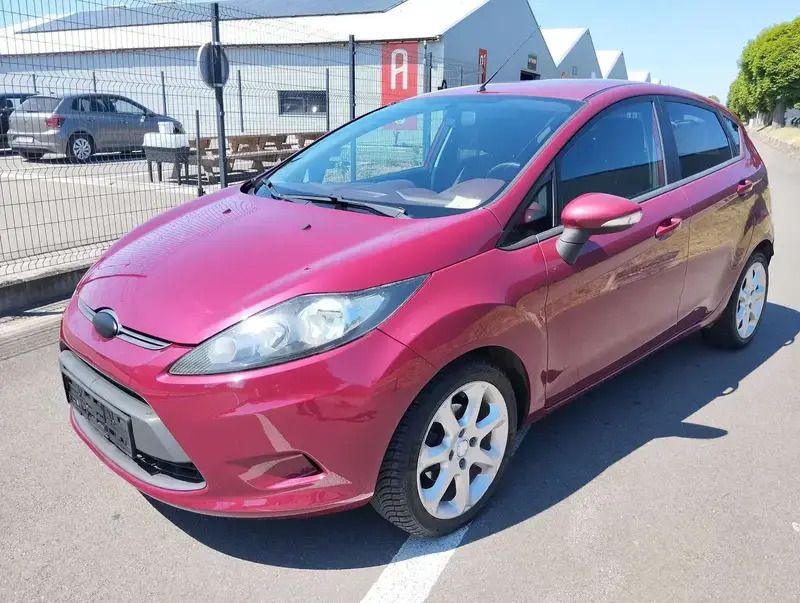 Mauve Utilisé 2010 Ford Fiesta Trend Citadine | 3 500 € (Prix assez cher) - Image 1/4