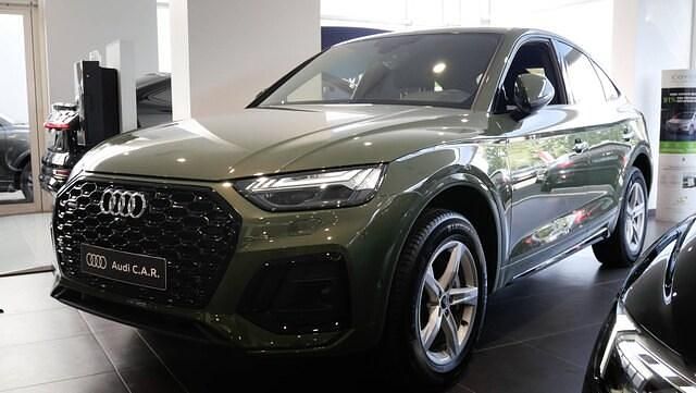 Vert district métallisé Nouvelle 2025 Audi Q5 Sportback S-Line SUV | 66 660 € (Prix juste) - Image 1/4