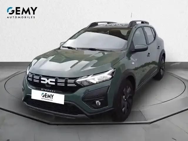 Gris dusty Utilisé 2025 Dacia Sandero Expression Berline | 16 490 € (Prix juste) - Image 1/4