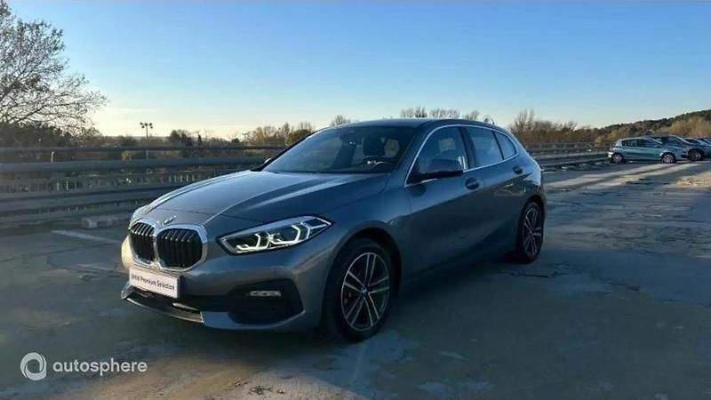 Gris Utilisé 2022 BMW 118 Citadine | 24 900 € (Prix juste) - Image 1/4