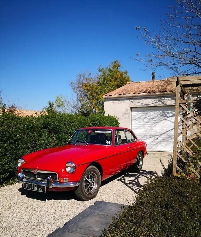 Rouge Occasion 1974 MG B GT Coupé | 13 500 € - Image 1/4