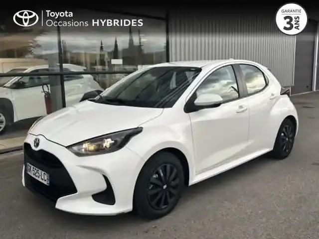 Blanc Utilisé 2022 Toyota Yaris Hybrid Berline | 16 290 € (Bon prix) - Image 1/4