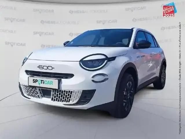 Ice white Occasion 2025 Fiat 600 SUV | 23 999 € (Prix juste) - Image 1/4