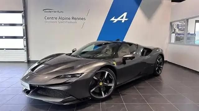 Gris clair Occasion 2021 Ferrari SF90 Coupé | 369 990 € - Image 1/4