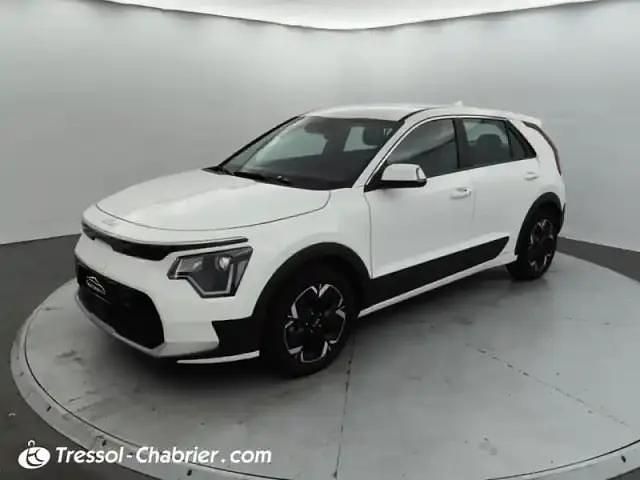 Clear white Occasion 2023 Kia e-Niro Motion SUV | 24 114 € (Prix juste) - Image 1/4