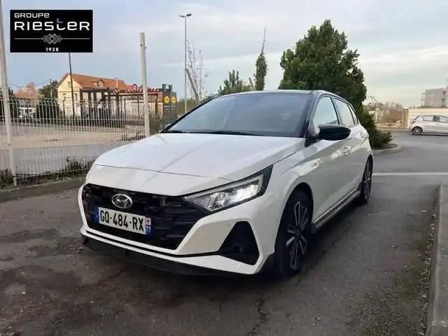 Blanc Occasion 2023 Hyundai i20 Berline | 18 680 € (Prix juste) - Image 1/4