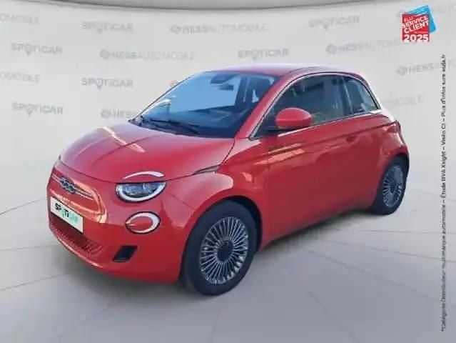 Red by (red) pastel Utilisé 2024 Fiat 500e Style Citadine | 33 399 € - Image 1/4