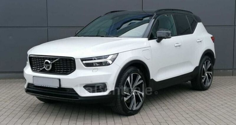 Blanc metal Utilisé 2021 Volvo XC40 R-Design SUV | 41 990 € (Prix cher) - Image 1/4