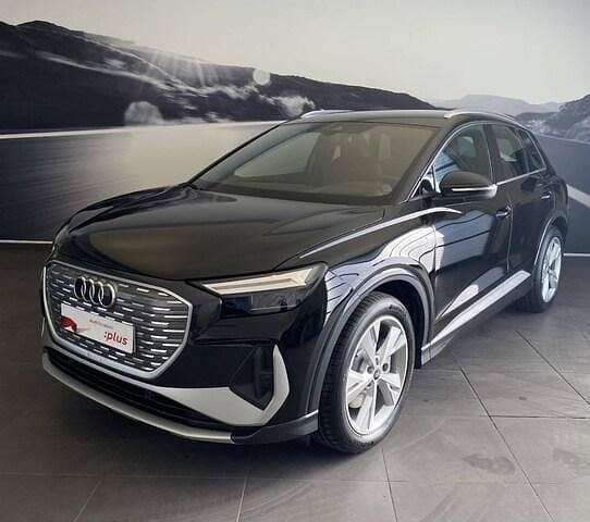 Noir mythique métallisé Utilisé 2025 Audi Q4 e-tron S-Line SUV | 52 490 € (Super prix) - Image 1/4
