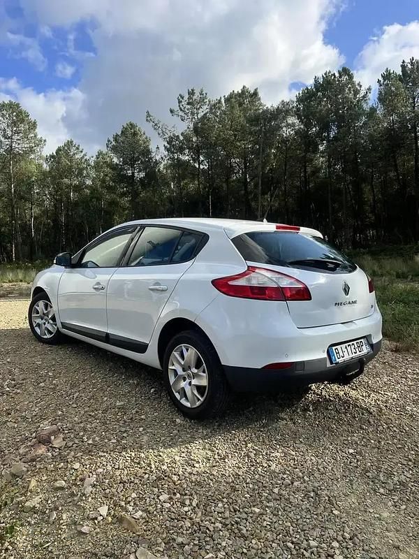 Blanc Utilisé 2011 Renault Mégane III Expression Berline | 6 490 € - Image 1/4
