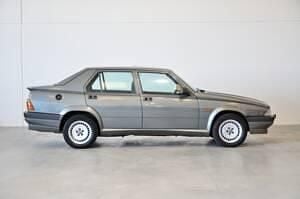 Gris Occasion 1987 Alfa Romeo 75 Berline | 16 500 € - Image 1/4