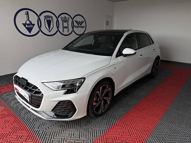 Blanc glacier métallisé Utilisé 2025 Audi A3 Sportback e-tron S-Line Citadine | 52 900 € - Image 1/4