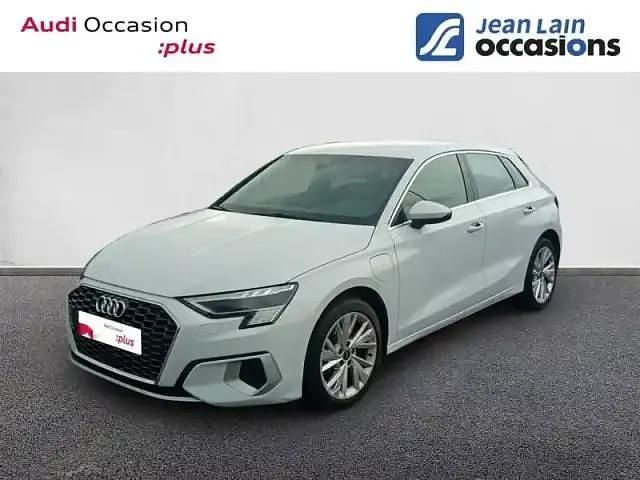 Blanc glacier metallise Utilisé 2024 Audi A3 Sportback Advanced Berline | 37 490 € - Image 1/4