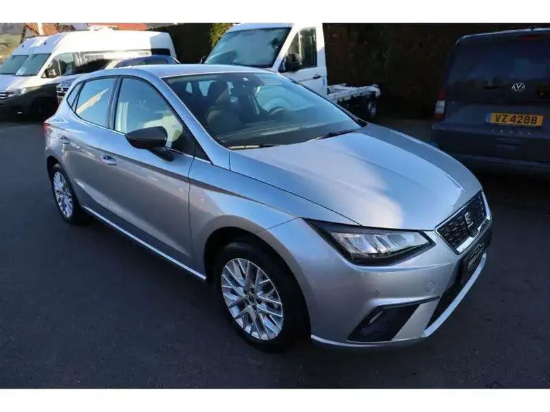 Gris Utilisé 2023 Seat Ibiza FR Berline | 19 480 € (Prix juste) - Image 1/4