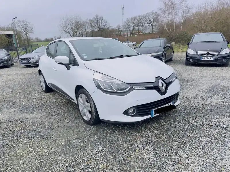 Blanc Utilisé 2014 Renault Clio IV Business Berline | 7 000 € (Prix juste) - Image 1/4