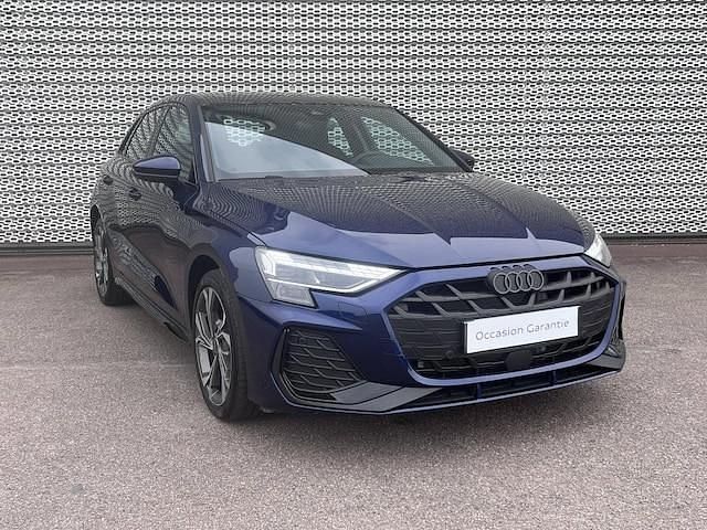 Bleu navarre métallisé Utilisé 2025 Audi A3 Sportback e-tron S-Line Citadine | 52 299 € - Image 1/4