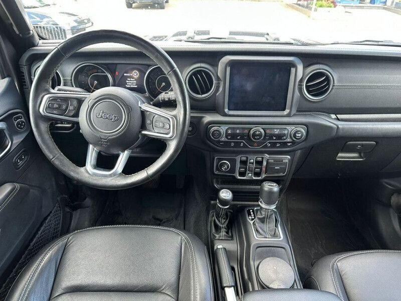 Image 3/4