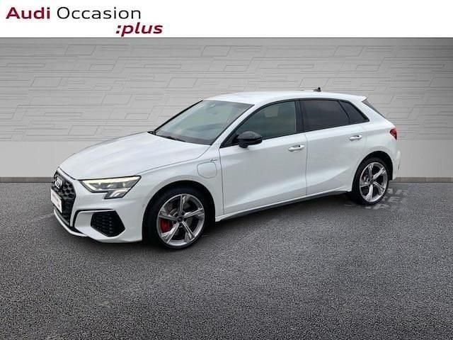 Blanc glacier métallisé Utilisé 2024 Audi A3 Sportback e-tron Competition Citadine | 38 987 € (Prix assez cher) - Image 1/4
