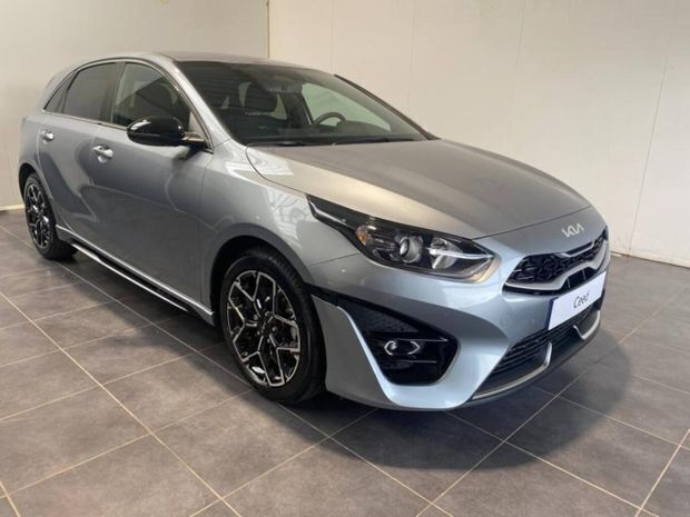 Gris Nouvelle 2024 Kia Ceed GT GT-Line | 25 990 € - Image 1/4