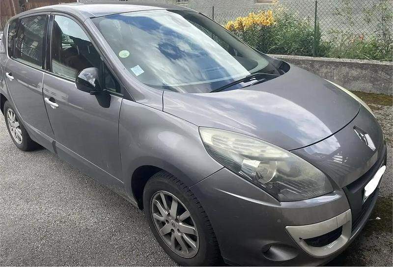 Gris Utilisé 2011 Renault Scénic III Monospace | 2 500 € (Super prix) - Image 1/4