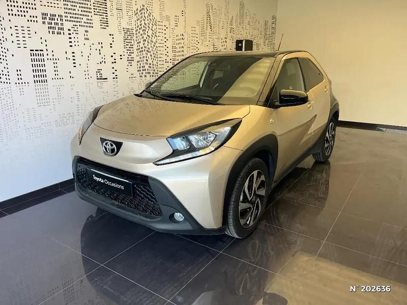 Beige Utilisé 2024 Toyota Aygo X Design SUV | 14 990 € - Image 1/4
