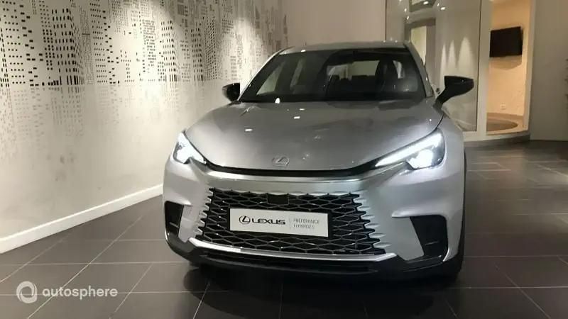 Gris Utilisé 2025 Lexus LBX Business Edition SUV | 35 690 € (Prix assez cher) - Image 1/4