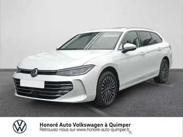 Blanc oryx nacrée Occasion 2024 VW Passat Elegance Break | 46 900 € - Image 1/4