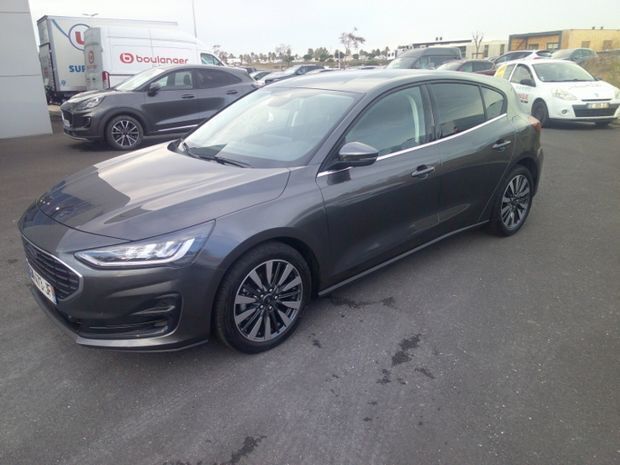 Gris Utilisé 2023 Ford Focus Titanium | 21 900 € (Prix juste) - Image 1/4
