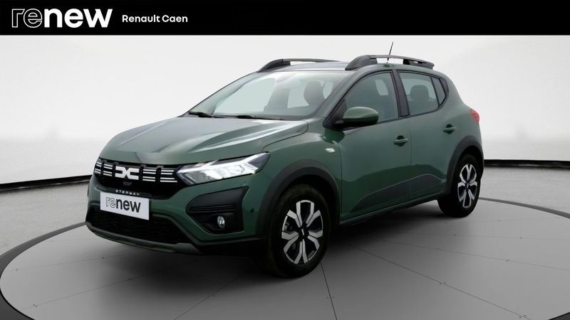Gris Utilisé 2024 Dacia Sandero Expression Citadine | 16 990 € (Prix assez cher) - Image 1/4
