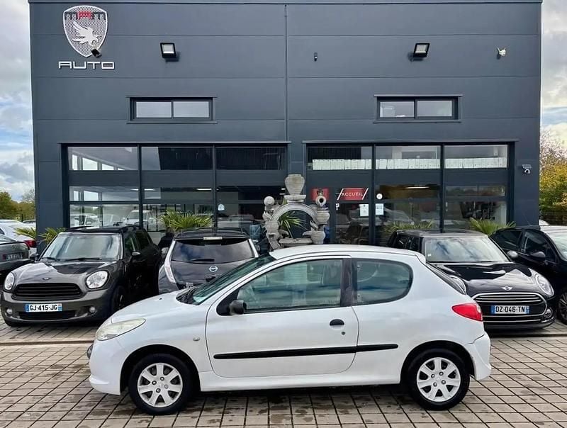 Blanc Utilisé 2011 Peugeot 206+ Access Citadine | 5 990 € (Prix juste) - Image 1/4