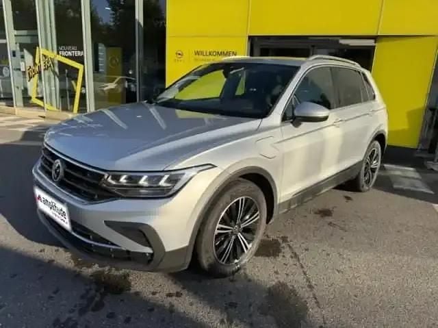 Gris Utilisé 2021 VW Tiguan Exclusive SUV | 27 889 € - Image 1/4