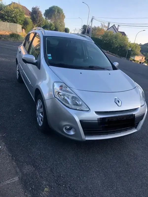 Gris Utilisé 2010 Renault Clio GrandTour Expression Break | 4 200 € - Image 1/4